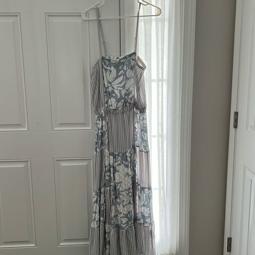 Never worn, Splendid size XL beautiful blue and white designed dress!